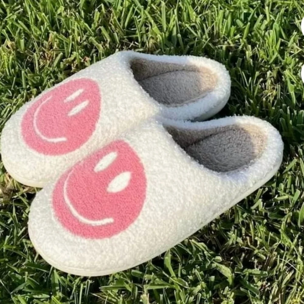 Smiley Face Plush Slippers Retro Soft Size 10 11 12 2 House Shoes Slip On Barbie
